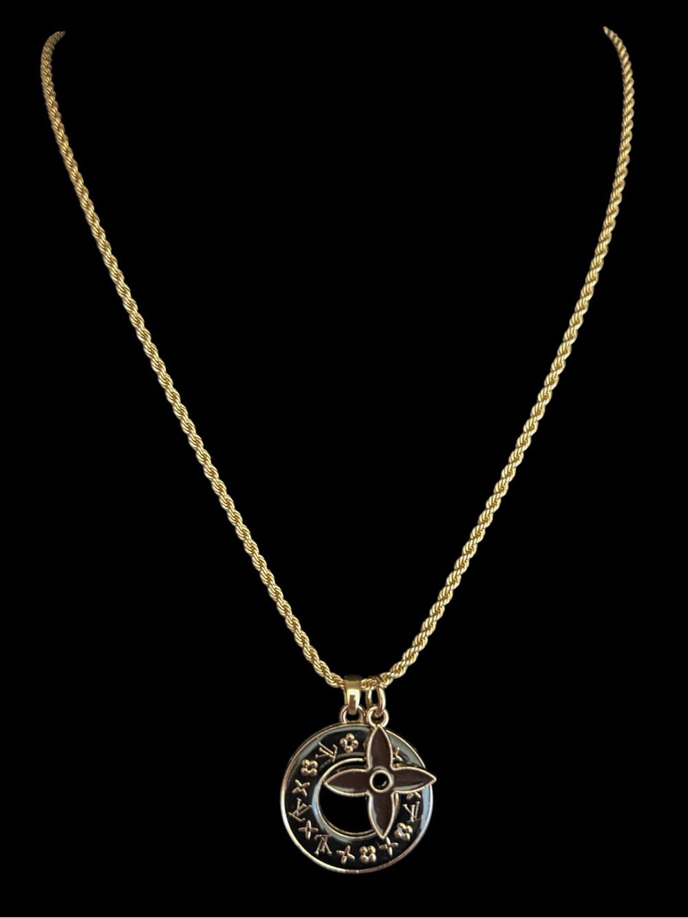 Authentic Louis Vuitton Black Star Blossom M Star Necklace - Picture 2 of 5